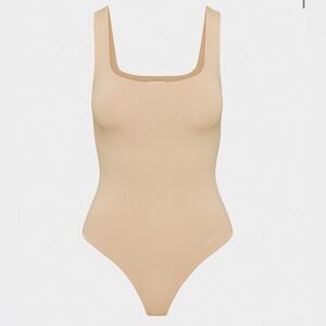 Aritzia Babaton Contour Squareneck Bodysuit, Soft Tan, Size Small
